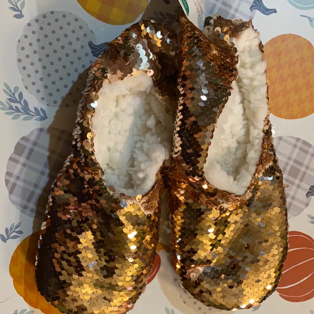 New with tag- glitter sequin slippers M/L